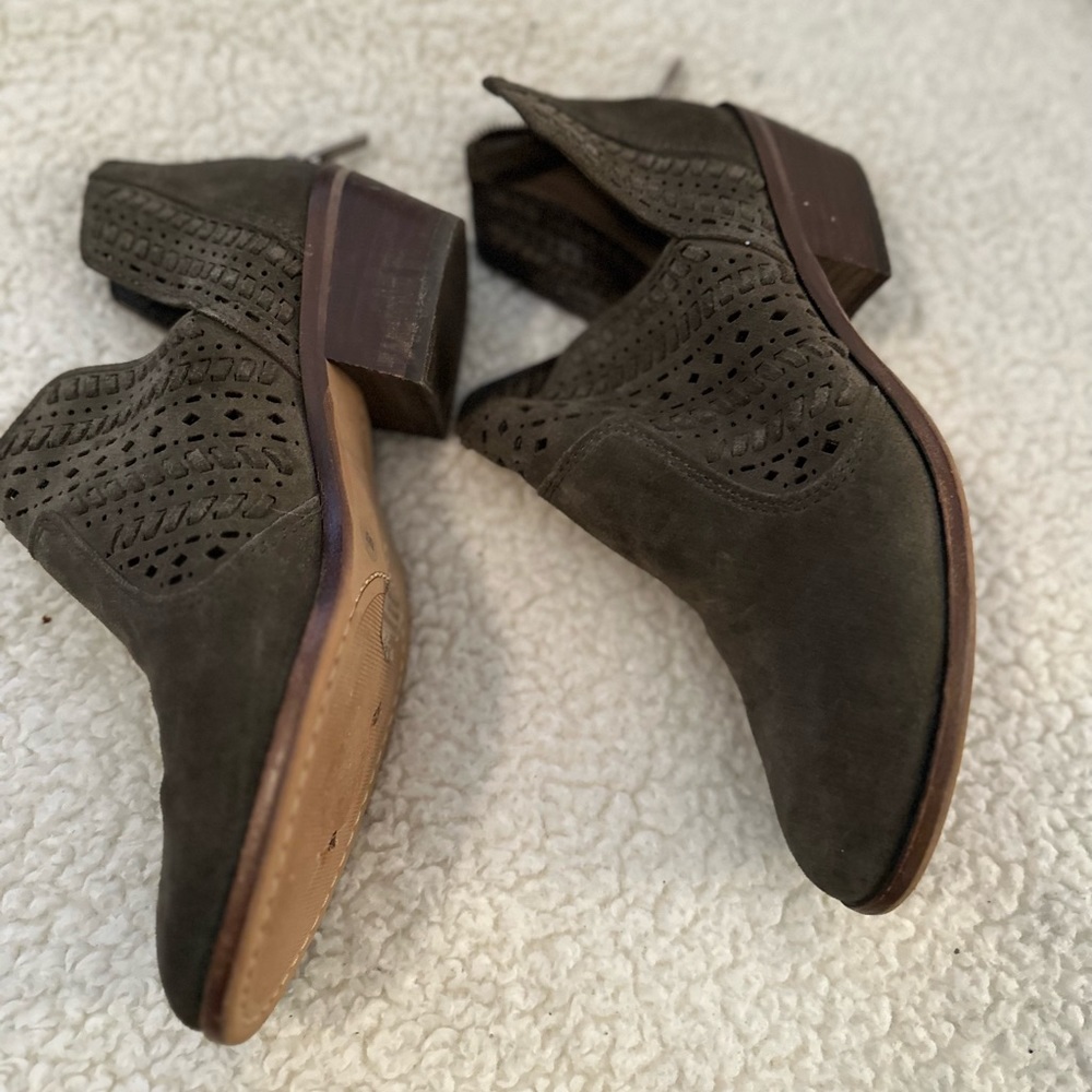 Vince Camuto Laser Cut Gray Green Suede Booties Size 7